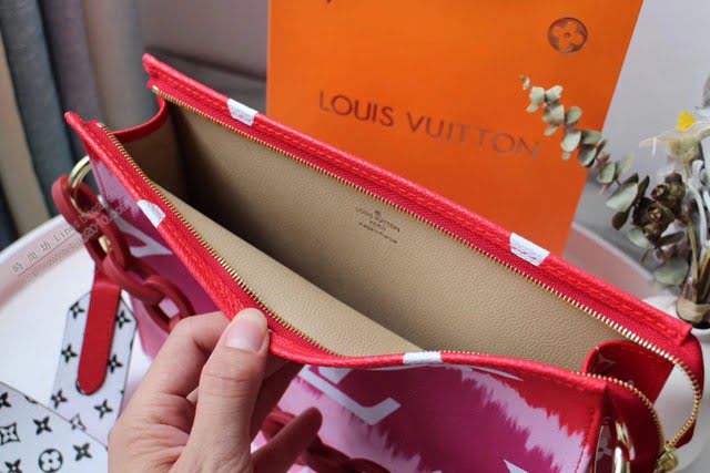 lv化妝包 TOILET POUCH XL盥洗袋 M68137 lv鏈條小挎包  lvqb1375